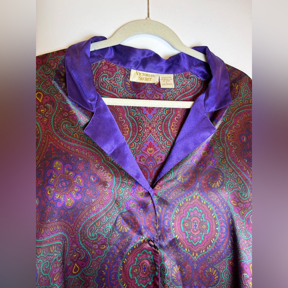 Vintage Gold Label Victoria’s Secret size LARGE buttoned silky purple nightgown - Picture 4 of 10